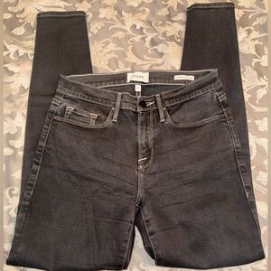 Frame Denim Women's Black Jeans
Le Skinny de Jeanne Crop
Size 27